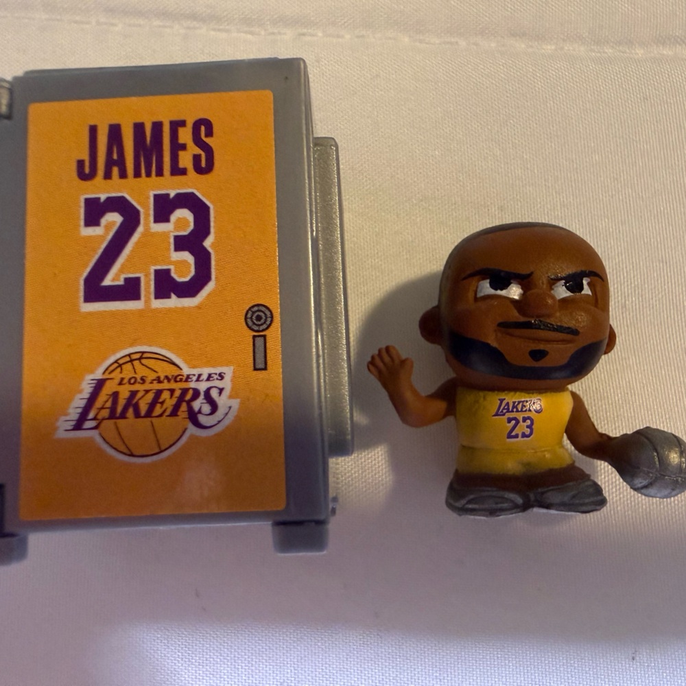 NBA Basketball Lebron James 23 LA Lakers Teenymate Lockers